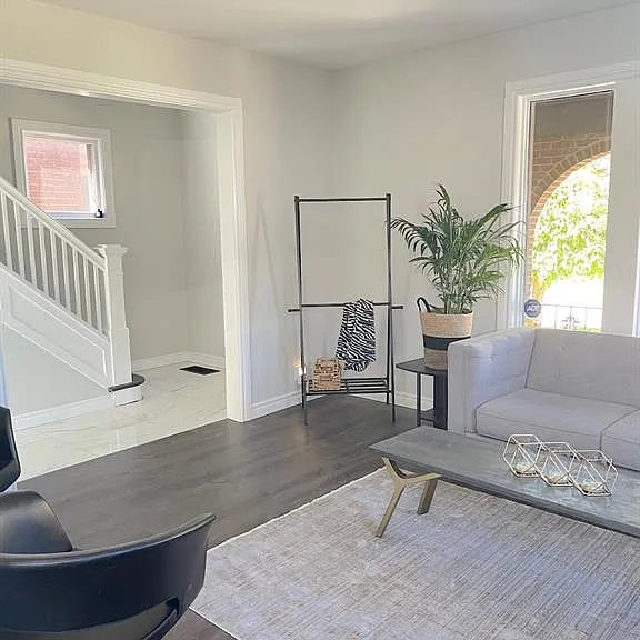 1677 Victoria Ave — Photo 4