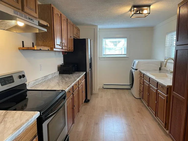 308 E Pitt St — Photo 10