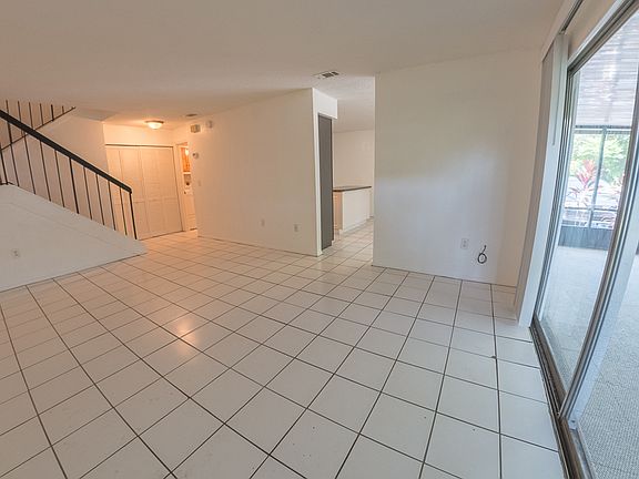 3rd image of 630 Heatherton Vlg