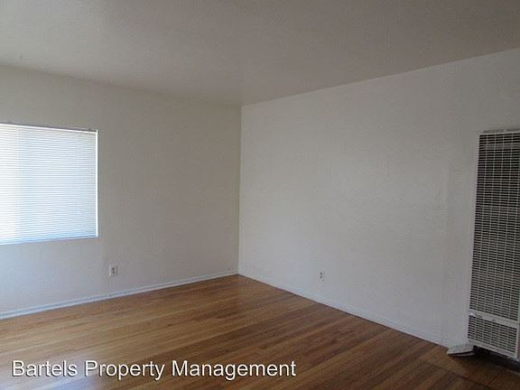 4th image of 837 33rd St