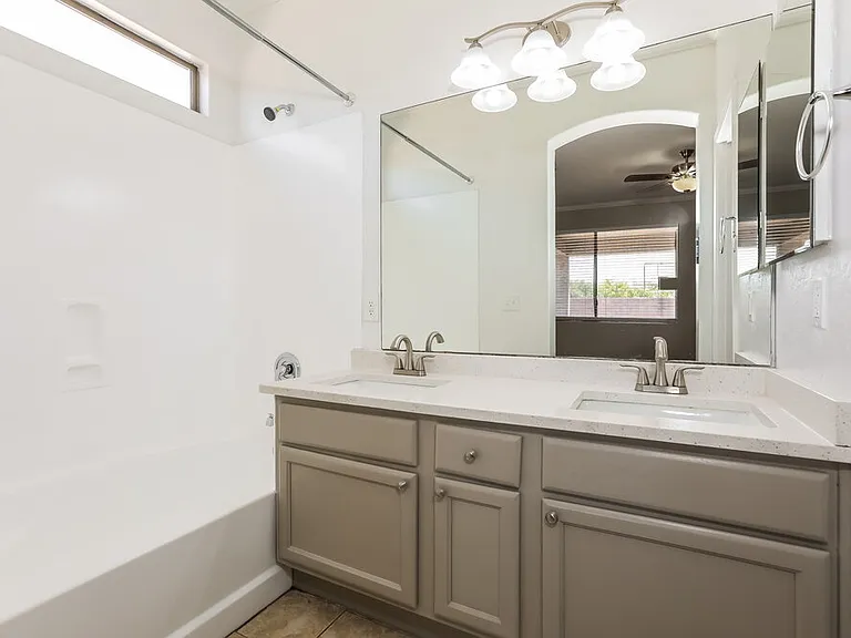 3329 E Powell Ct — Photo 11