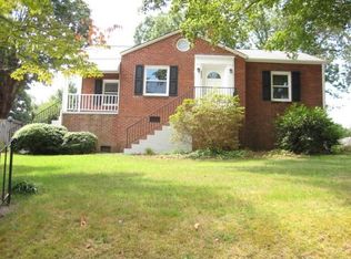 1095 15th Ave NW, Hickory, NC 28601