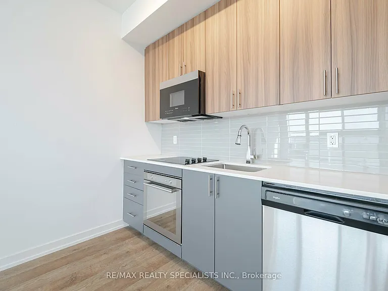 415 Main St W #703 — Photo 9