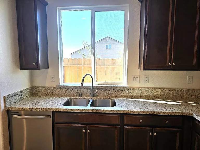 1870 Trinity Ct — Photo 7