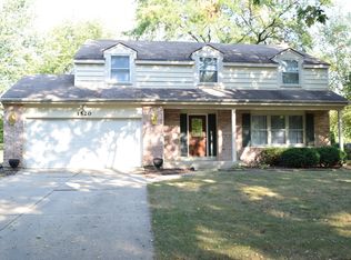 1520 Chippewa Dr, Naperville, IL 60563