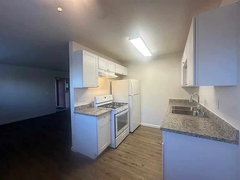 366 E Edison St #1 - #12, Manteca — Photo 3