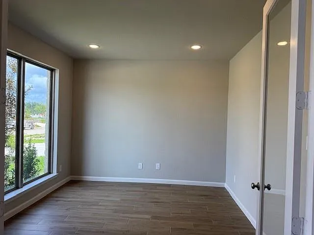 4 bed, 3.5 bath, 3190 sqft, $3,900 — Photo 4