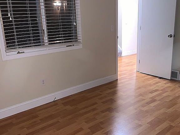 5th image of 6 Kingsview Dr Unit 6