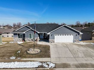 609 Pimlico Way, Epworth, IA
