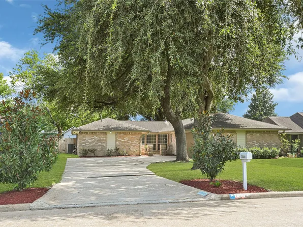 7323 Log View Dr, Houston, TX 77040