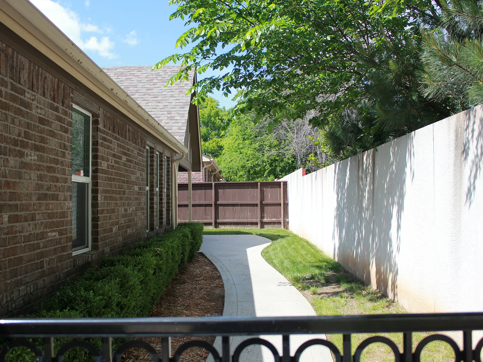 3300 W Princeton St - Beautiful 3BR Patio Home in Gated Arlington Court — Photo 2