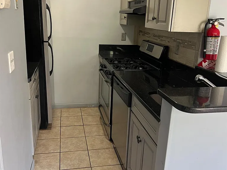 68 Crosspointe Dr — Photo 2