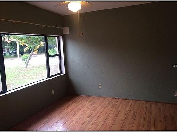 5th image of 220 S Alder Dr