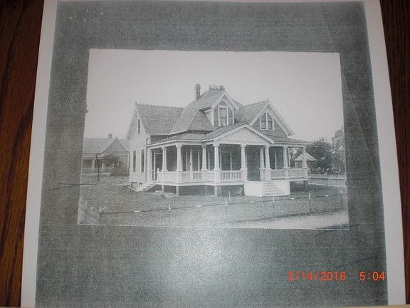 3rd image of 906 Avenue B