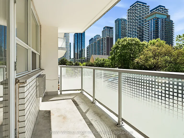 33 Erskine Ave #308 — Photo 7