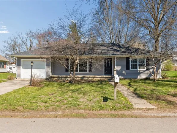 306 Winner Ave, Gower, MO 64454