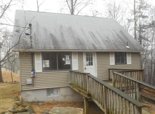 106 Westwood Dr, Dingmans Ferry, PA 18328