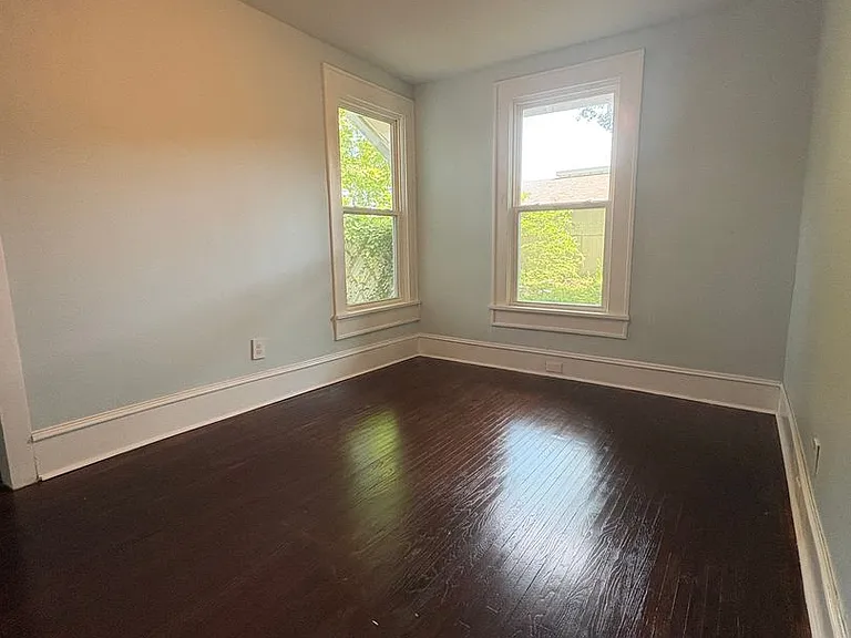 2134 Queens Hwy — Photo 19