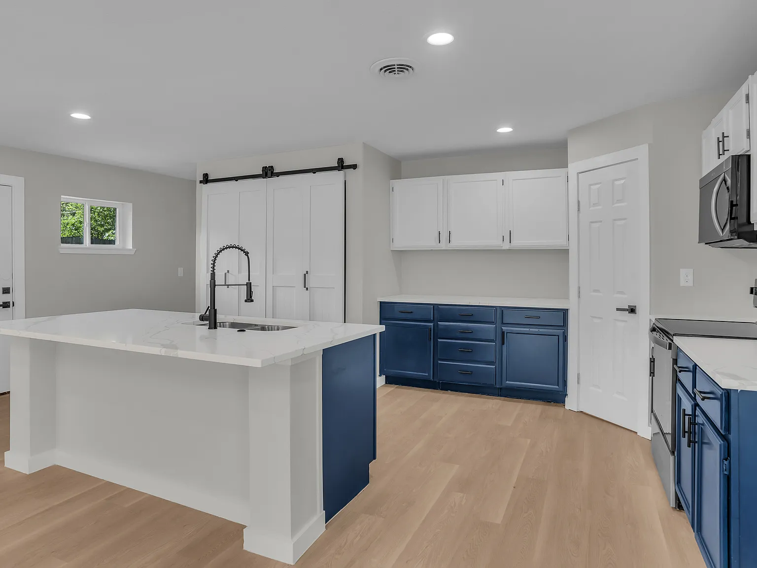 3 bed, 1434 sqft, $2,900 — Photo 4