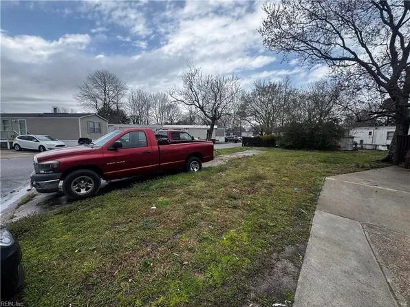 1268 Hawk Ave, Virginia Beach, VA 23453