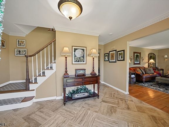 2nd image of 8 Elm Ct