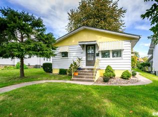 2626 E 18th St, Davenport, IA 52803
