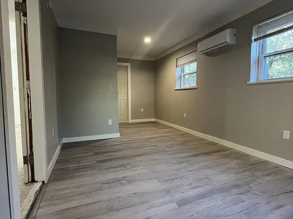 1109 NE 5th Pl