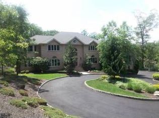 9 Rain Tree Ct, Kinnelon, NJ 07405