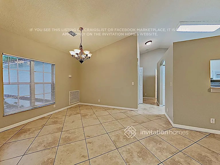4705 NW 76th St — Photo 4