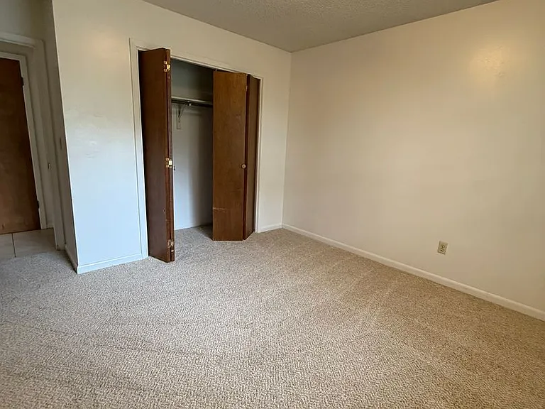 117 Classic Ct — Photo 5