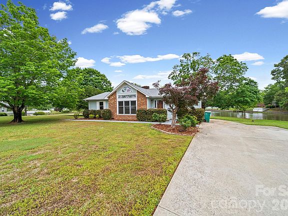 2nd image of 541 Harbor Rd