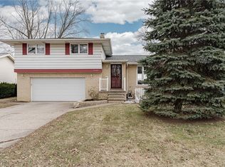 21247 Nottingham Dr, Fairview Park, OH