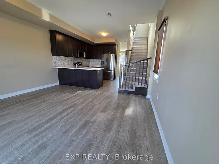 100 Laguna Village Cres — Photo 8