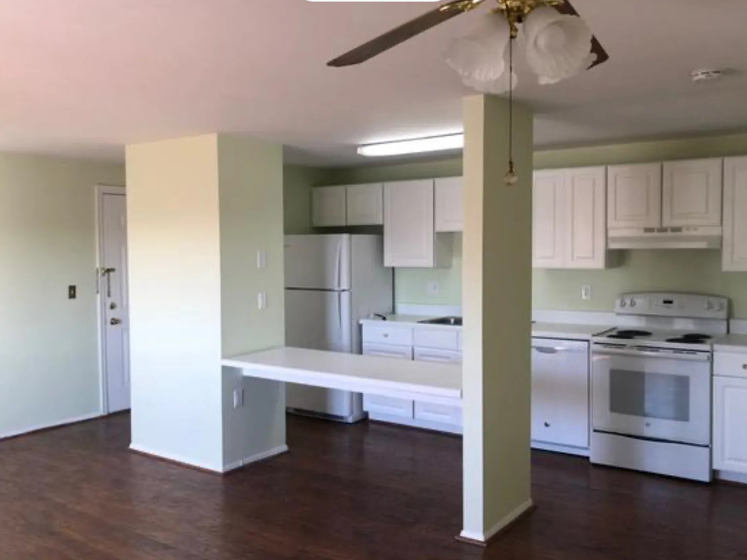 2 bed, 894 sqft, $1,900 — Photo 2