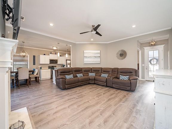 4th image of 218 Diamondhead Dr
