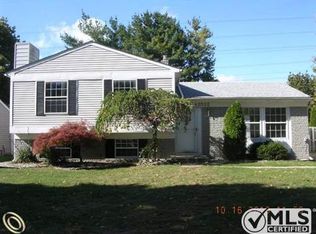42523 Buckingham Dr, Sterling Heights, MI 48313