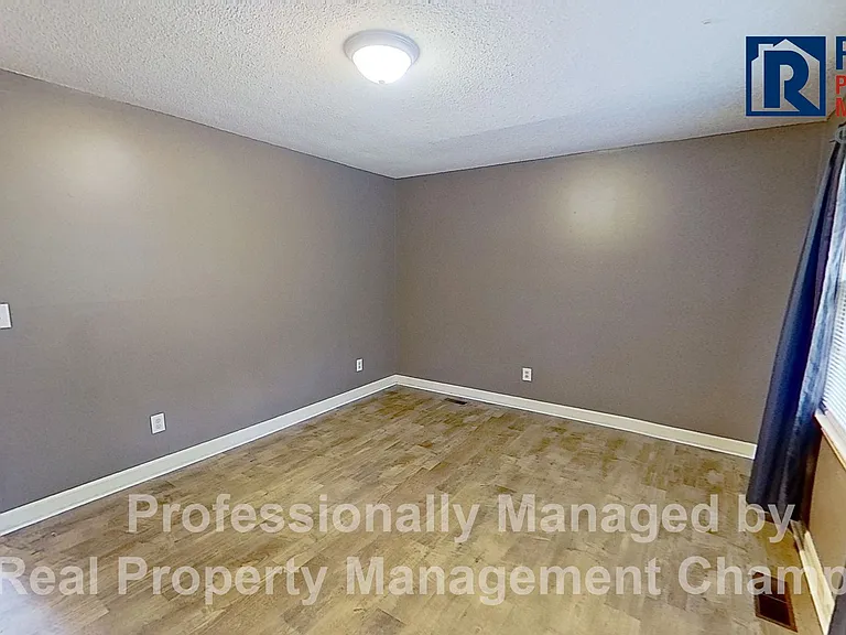209 Sycamore St — Photo 2