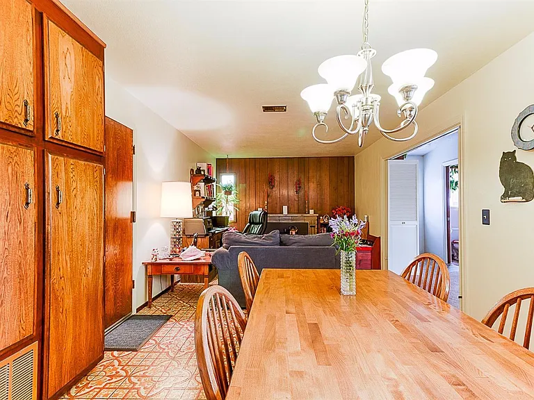 7899 Beverly Dr — Photo 3