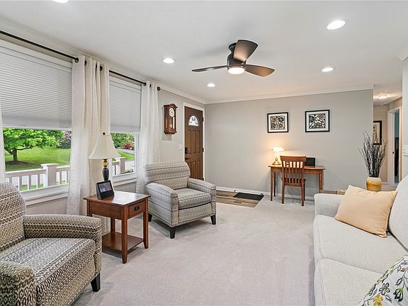 4th image of 135 Fox Run Rd