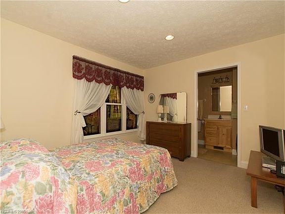 4th image of 210 Childs Dr