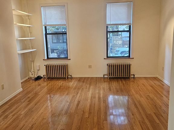 5th image of 157 Newel St #1