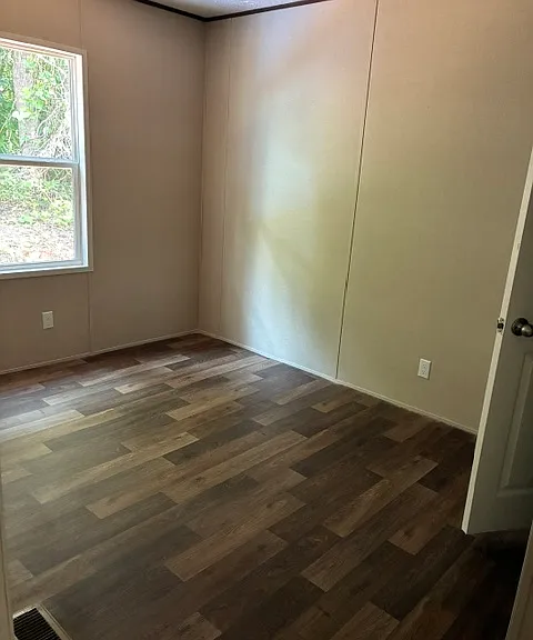 135 Lake Forest Dr — Photo 4