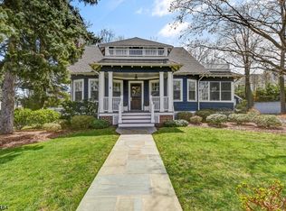 216 Sylvania Pl, Mountainside, NJ 07092