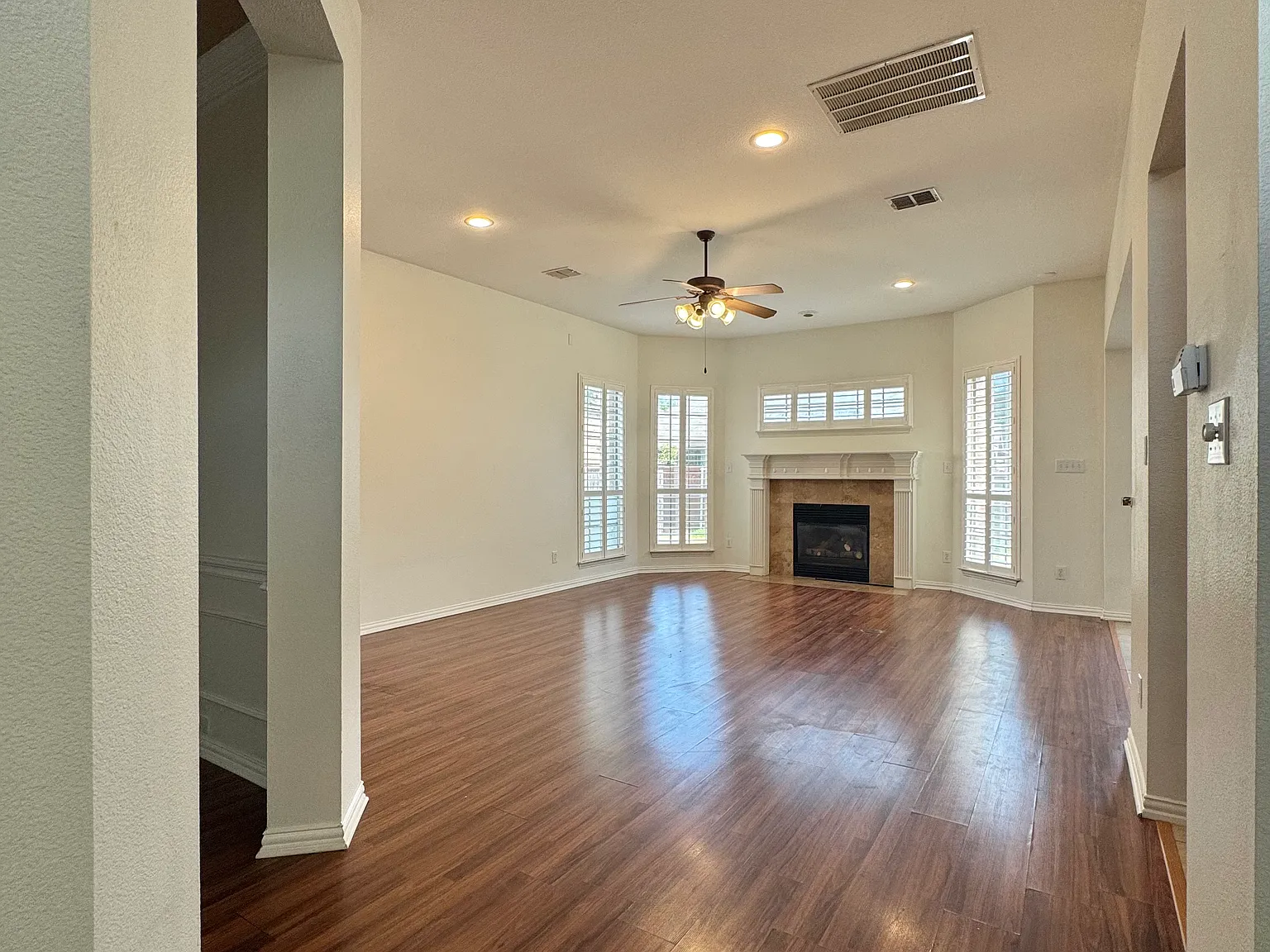 4 bed, 3.5 bath, 2931 sqft, $2,997 — Photo 4