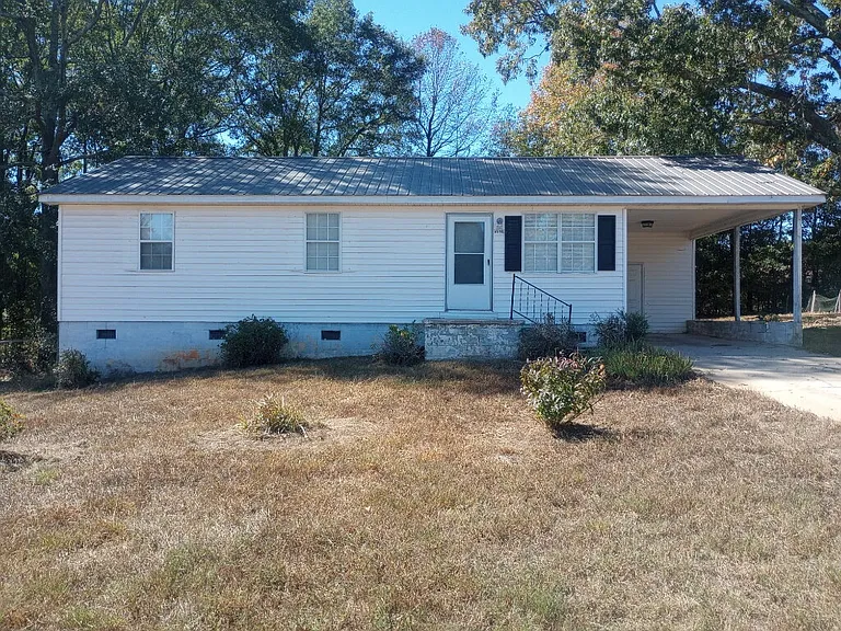 2900 Lullwater Dr — Photo 2