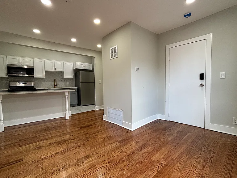 237 Davenport Ave #B — Photo 2
