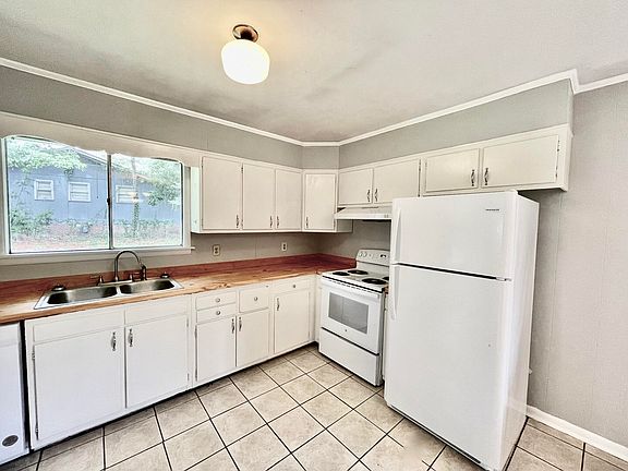 5th image of 355 Emerson Dr