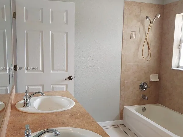 4031 Santa Barbara Dr — Photo 20