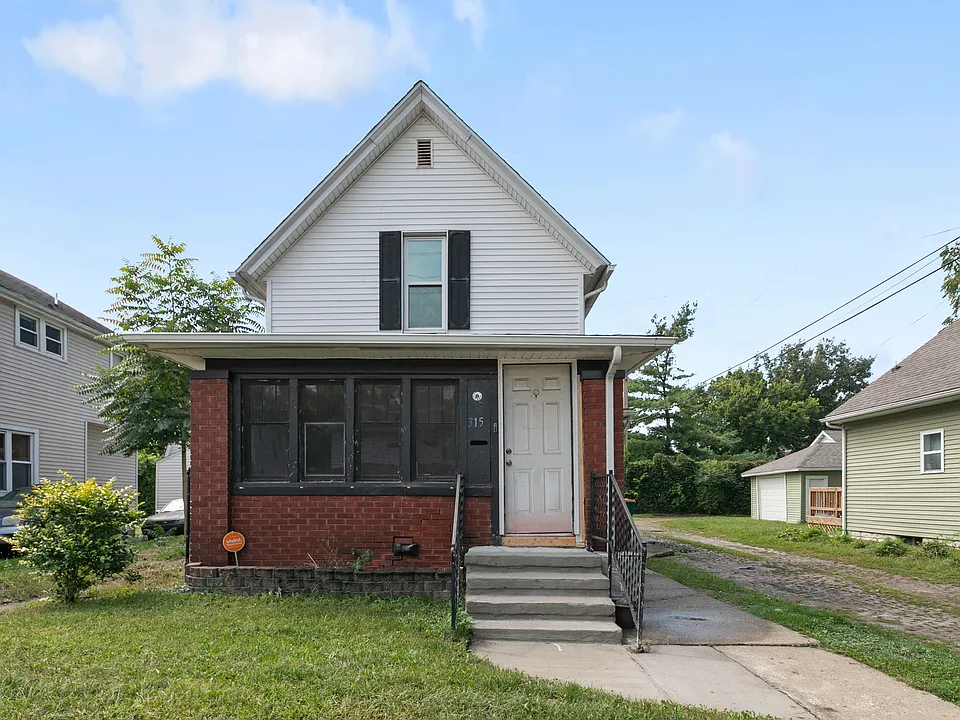 315 S West St