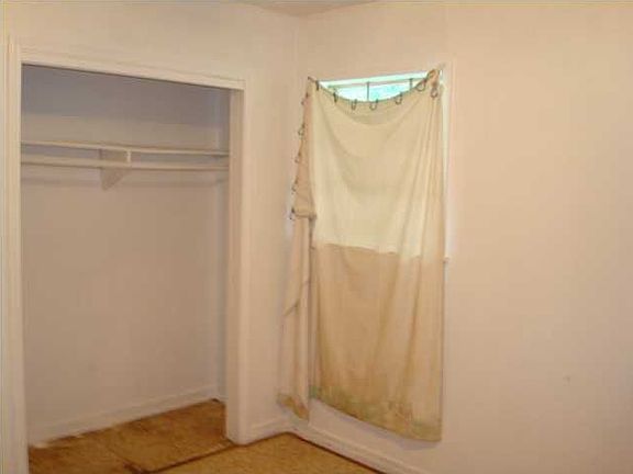 3rd image of 6625 Mauvilla Dr E